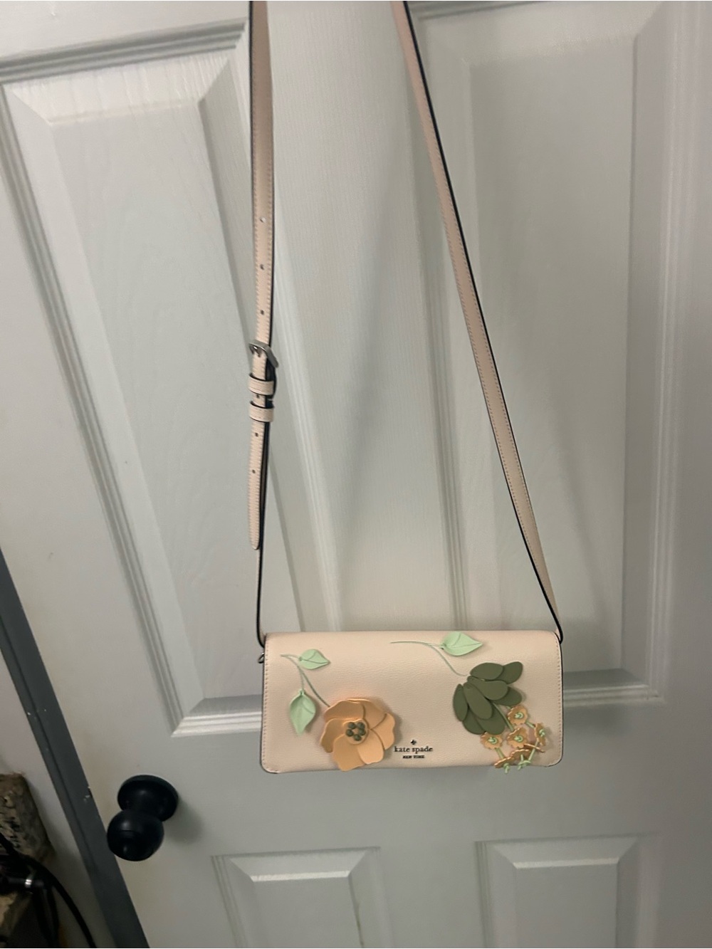 NWOT KATE SPADE floral appliqué leather crossbody bag.